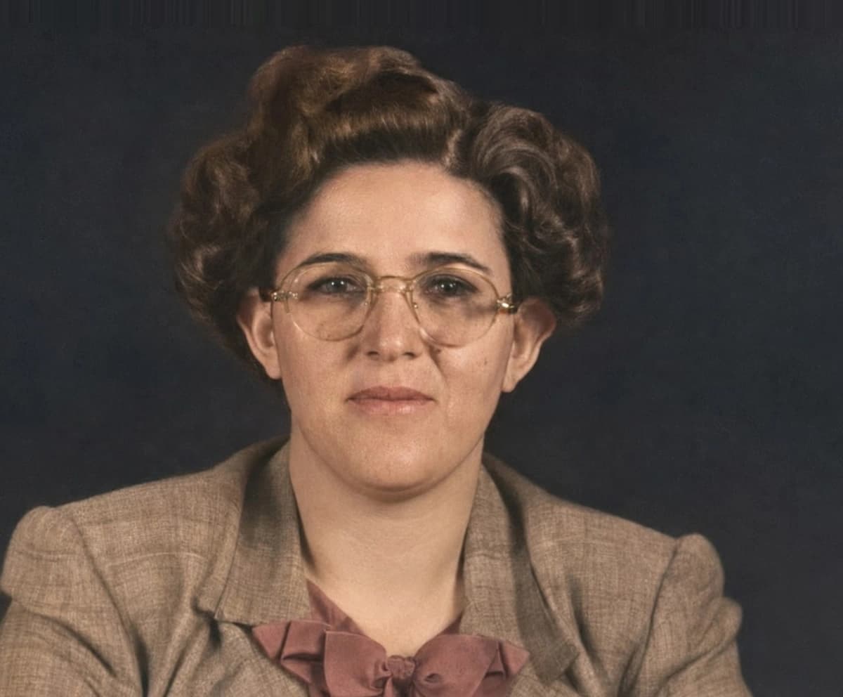 Photo of a woman in glasses restored and colorized with AI